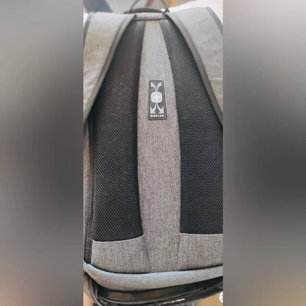 SwissGear Men's Heather Gray Backpack with Black Accents